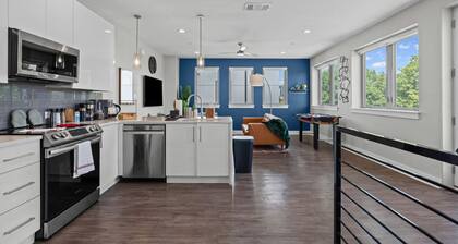The Charming 2BD: In the Heart of FortW & Stylish!