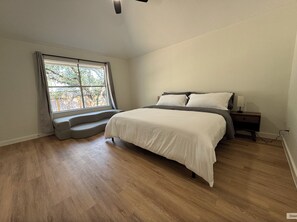 3 chambres, bureau, Wi-Fi gratuit, draps fournis