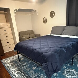 3 bedrooms, iron/ironing board, travel crib, free WiFi