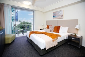 Iron/ironing board, travel cot, WiFi, bed sheets