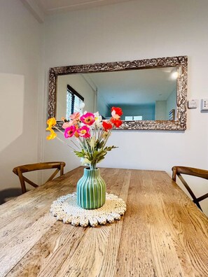 Dining - City Unit 6 – Walk to Esplanade (Cairns North)