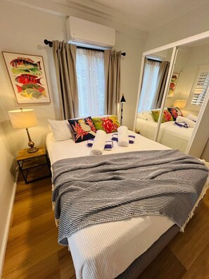 1 bedroom, iron/ironing board, WiFi, bed sheets - City Unit 4 – Walk to Esplanade (Cairns North)