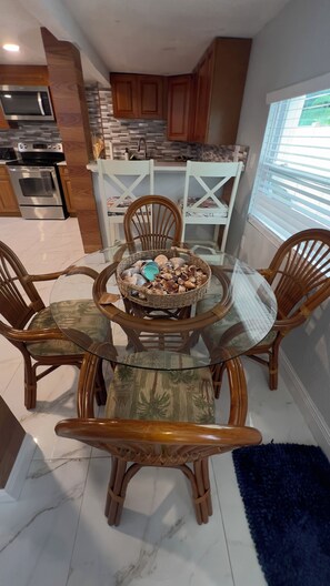 Dining - Wonders of Florida Sea Breeze (Naples)