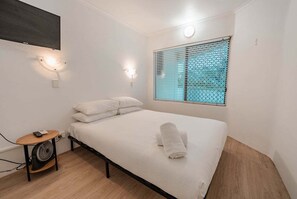2 Schlafzimmer, Schreibtisch, Bügeleisen/Bügelbrett, WLAN