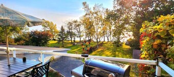 Waterfront Comfy Guesthouse, Prince Edward County