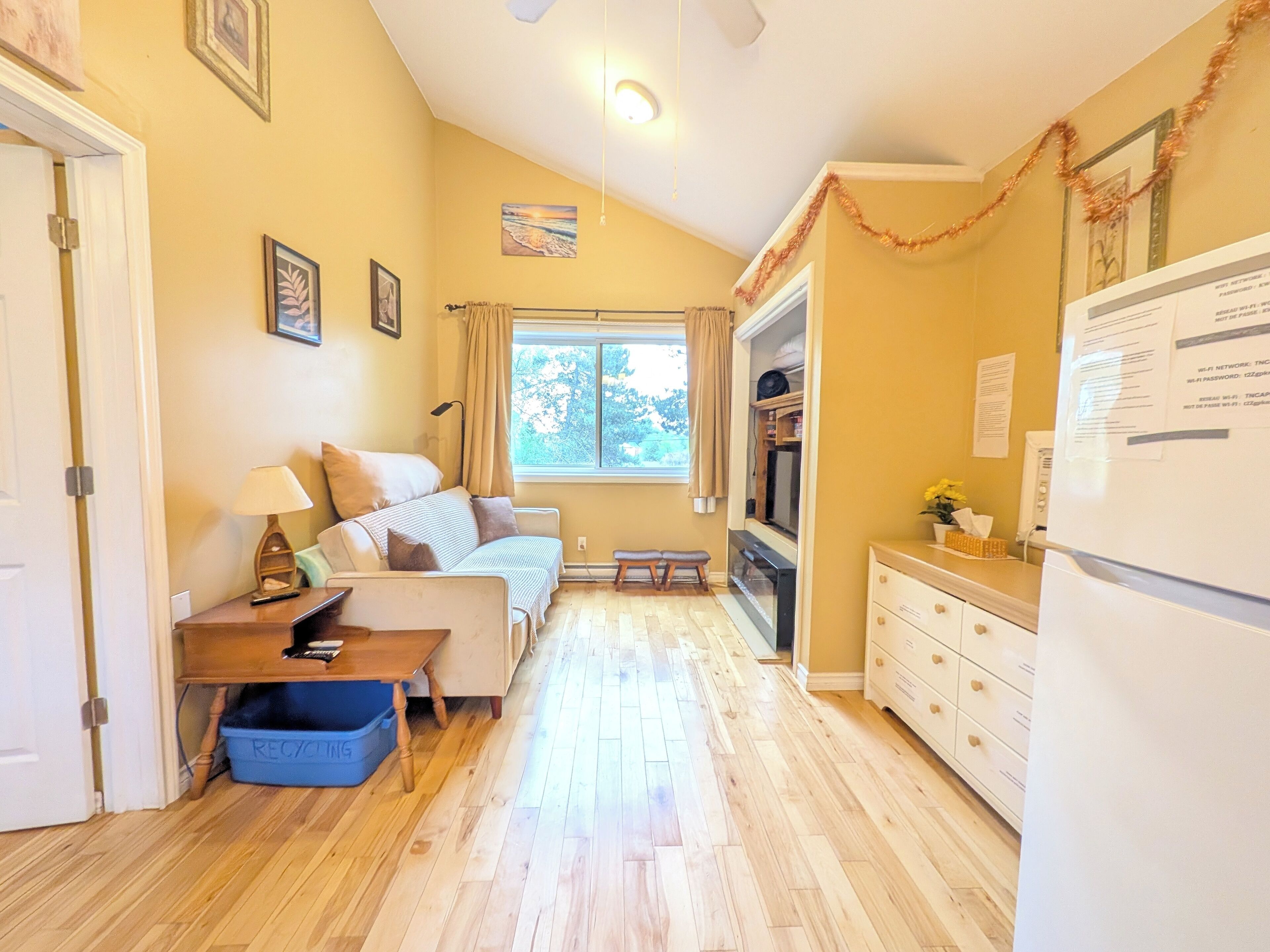 Televisie en een open haard