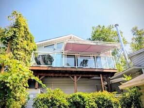 Exterior - Waterfront Comfy Guesthouse, Prince Edward County (Carrying Place)