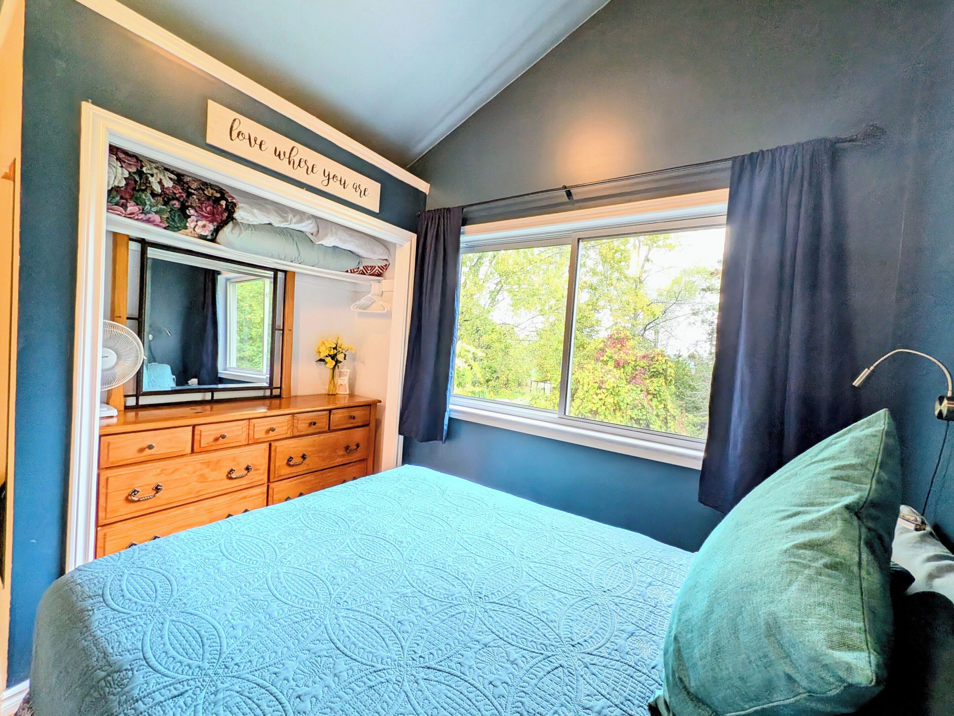 1 habitación, tabla de planchar con plancha, wifi y ropa de cama 