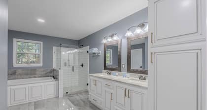 Breathtaking modern home in the heart of Jackson with Electric car charger!