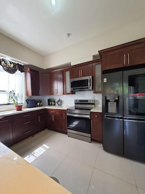 Private kitchen - Cool 2-bedroom apartment with AC in Stony Hill (Stony Hill)