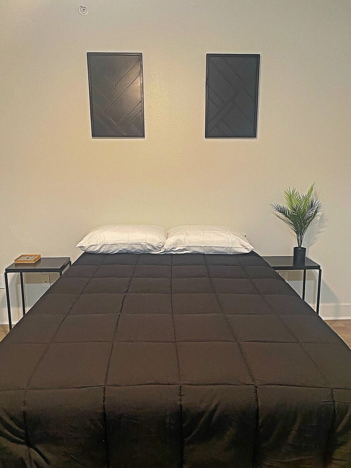 1 habitación, tabla de planchar con plancha, wifi gratis y ropa de cama 