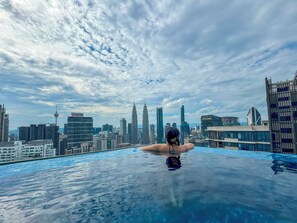 Outdoor pool - Eaton Residences by Sutera at KLCC (Kuala Lumpur)