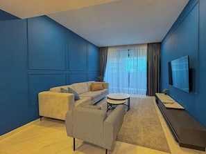 3-Bedroom Luxe Collection | Blackout drapes, iron/ironing board, free WiFi, bed sheets