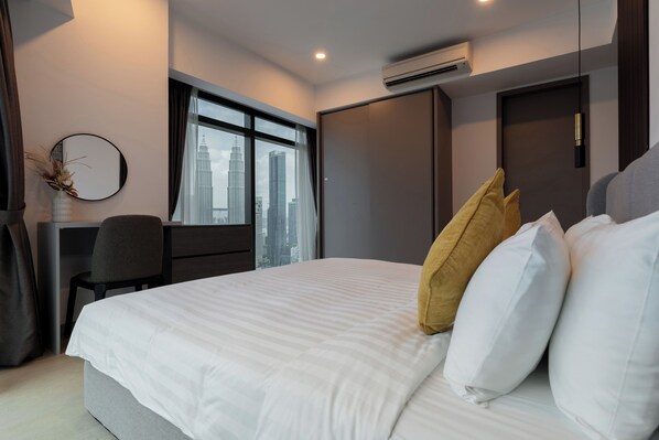 3-Bedroom Classic | Blackout drapes, iron/ironing board, free WiFi, bed sheets