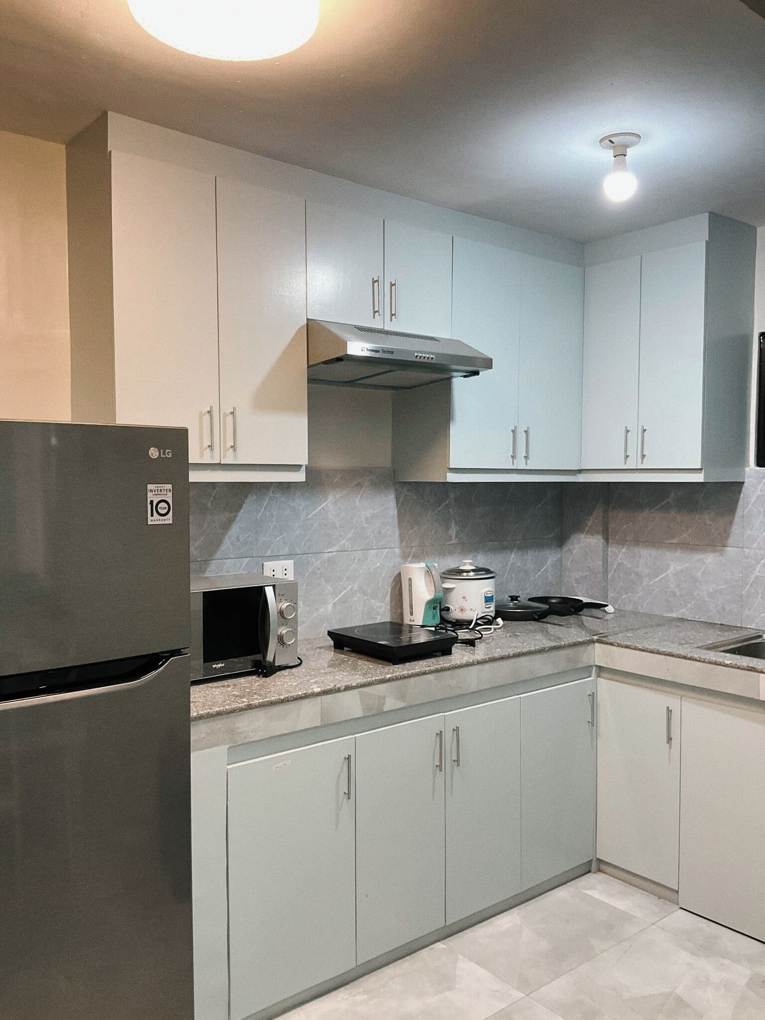 Fridge, microwave, stovetop, electric kettle