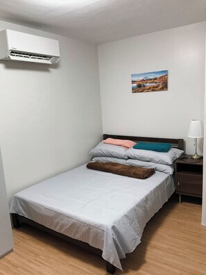 2 slaapkamers, een strijkplank/strijkijzer, gratis wifi, beddengoed