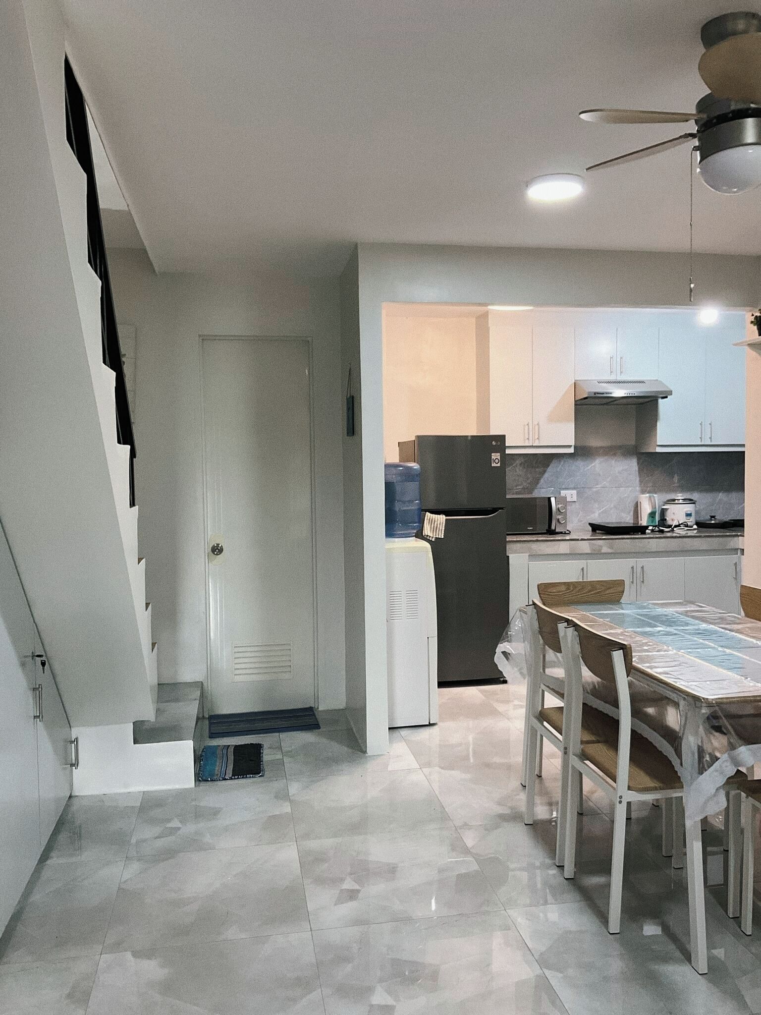 Fridge, microwave, stovetop, electric kettle