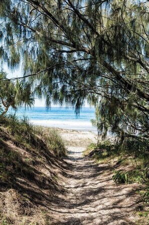 Beach nearby - Castaways Penthouse Noosa, Sea Views, Beachfront, Pool, Tennis. (Castaways Beach)