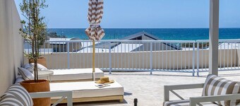 Castaways Penthouse Noosa, Sea Views, Beachfront, Pool, Tennis.