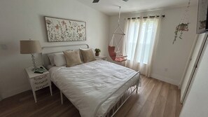 4 bedrooms, iron/ironing board, travel cot, free WiFi - Relax & Recharge - Private Country Retreat (Webster)