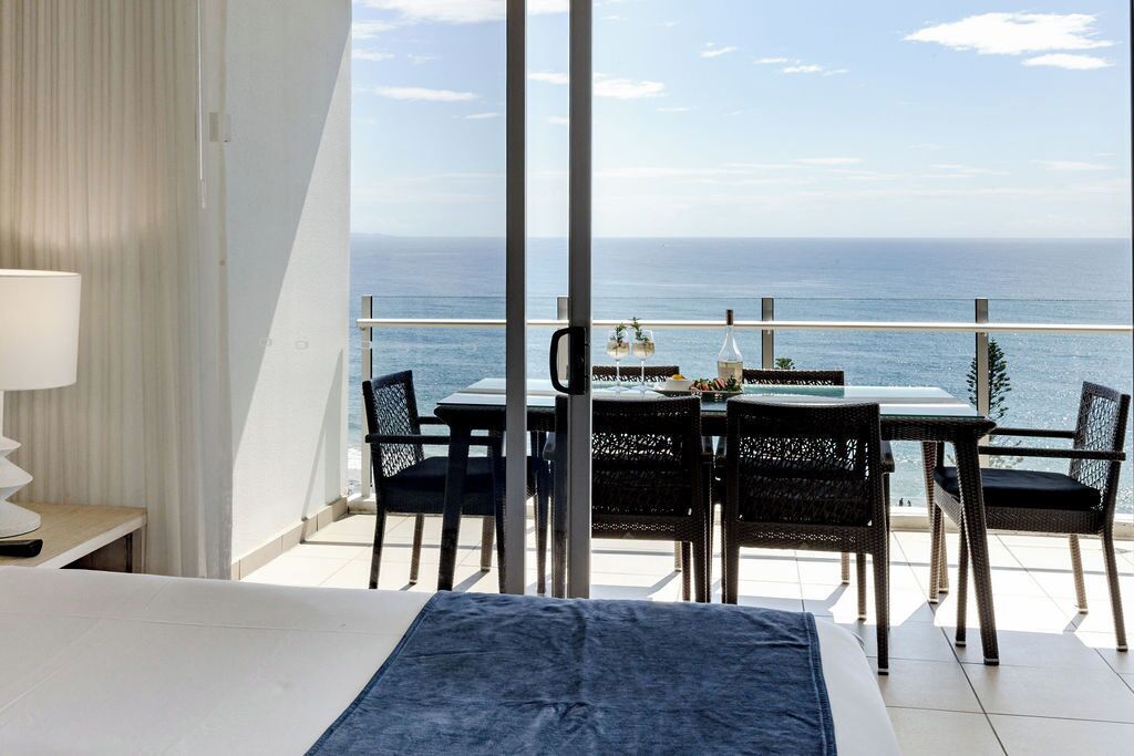 3 chambres, coffres-forts dans les chambres, bureau