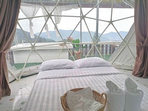 Tienda de campaña Deluxe, vista a la montaña | Wifi gratis y ropa de cama