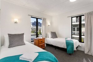 2 bedrooms, desk, iron/ironing board, WiFi - Location CBD, Hospital, Hagley Park,Free Parking (Christchurch)