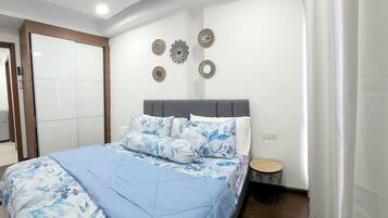 2 bedrooms, iron/ironing board, WiFi, bed sheets