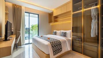 In-room safe, desk, laptop workspace, iron/ironing board