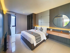 In-room safe, desk, laptop workspace, iron/ironing board