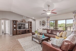Smart TV, fireplace