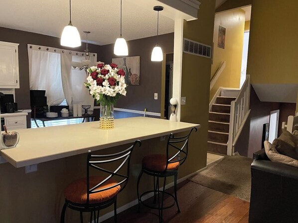 Interior - Nice, quiet 3 bedroom oasis (Overland Park)