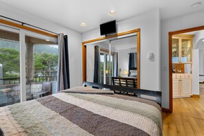 4 bedrooms, free WiFi, bed sheets