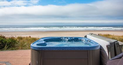 Serenity Sands-Oceanfront, direct beach access, hot tub, dog OK. 4 bedrooms. Movie room