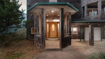 تفاصيل الفندق من الخارج