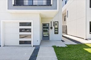 Exterior detail - Delightful Left 8-bedroom house with Game room in vibrant Dallas (Dallas)