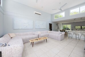 Smart TV, fireplace, stereo