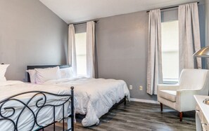 3 bedrooms, WiFi, bed sheets, wheelchair access