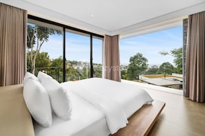 Desk, laptop workspace, free WiFi, bed sheets