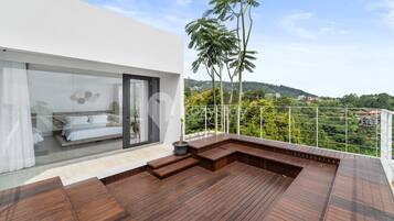 Villa, 6 Bedrooms, Mountain View | Balcony