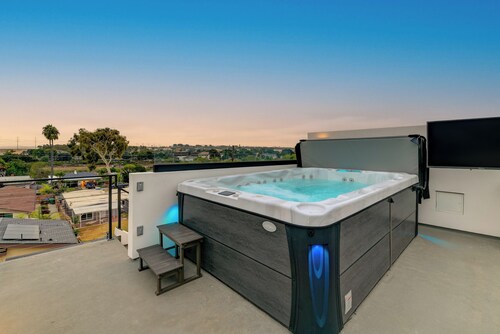 Steps to Sand · Luxe Oceanview · Rooftop Spa & Bar