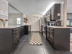 Refrigerador, microondas, horno, placa de cocina