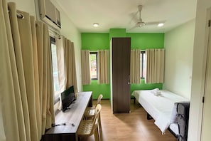 Quarto luxo | Escrivaninha, Wi-Fi de cortesia, roupa de cama