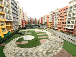 Property grounds - Tata Housing Rio De Goa - 6KM from Goa Dabolim Airport-Resort Style Service Apt (Dabolim)