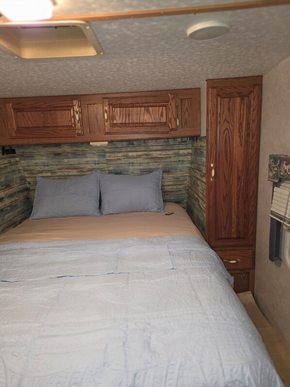 1 bedroom, iron/ironing board, WiFi, bed sheets - Cozy mobile home in lovely Kelso with AC (Kelso)