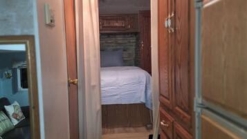 1 slaapkamer, een strijkplank/strijkijzer, wifi, beddengoed