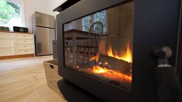 56–tuumainen äly-TV, jossa digitaalikanavat