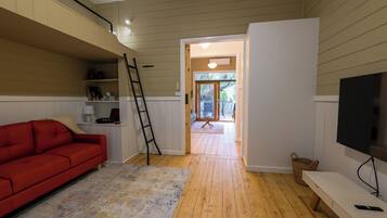 56–tuumainen äly-TV, jossa digitaalikanavat