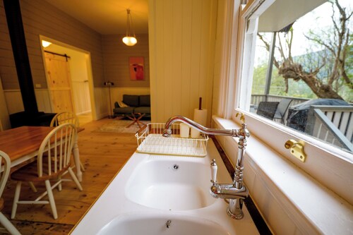 Ferntree Digs Cottage