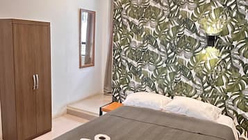 Classic Room, 1 Queen Bed, City View | Desk, laptop workspace, free WiFi